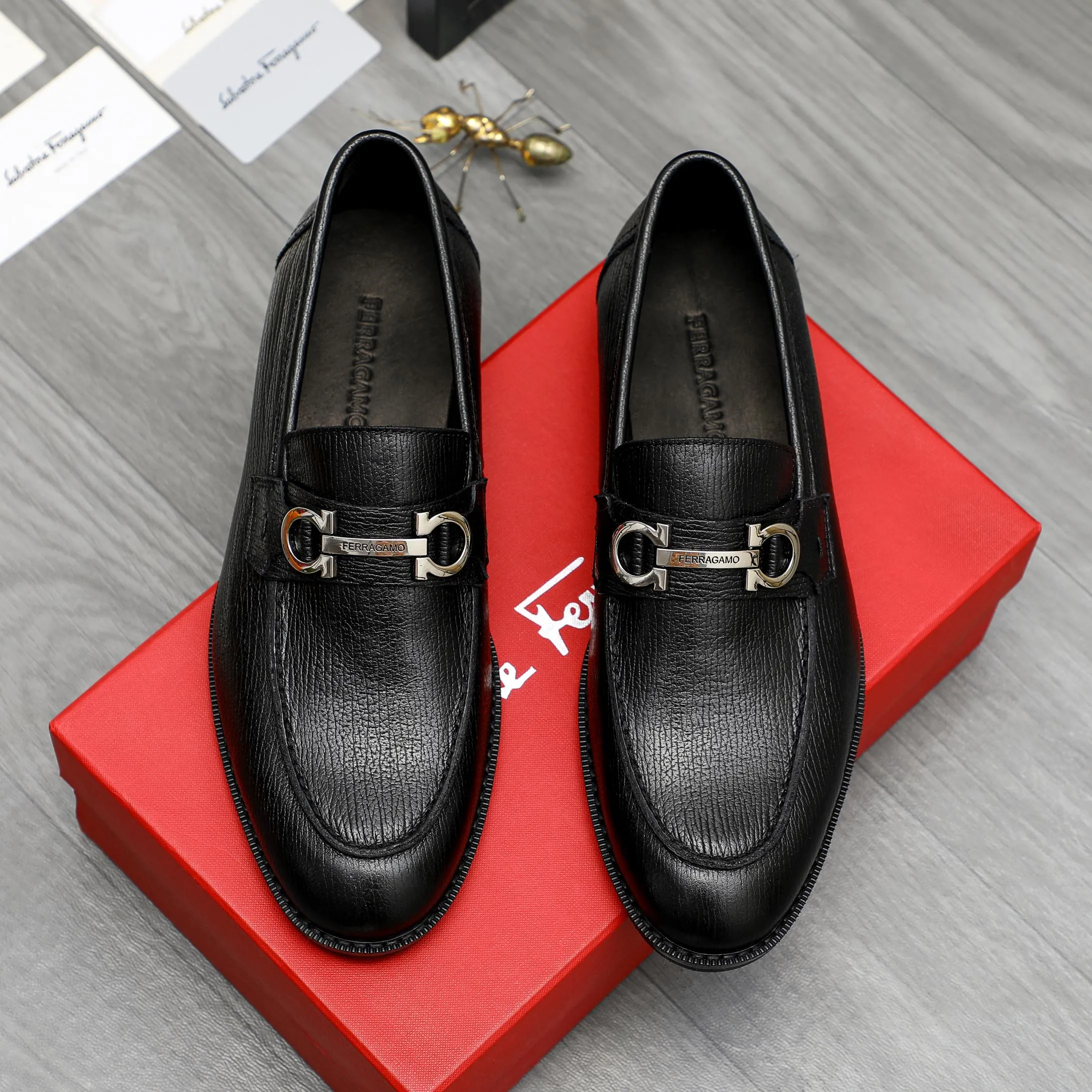 Men's shoes 💰540 Product trademark: Ferragamo "Ferragamo" business casual slip-on leather shoes. Regular size: 39-45 (45. Customized, non-returnable) Product materials: Selected vertical grain cowhide upper, cowhide lining, original outsole